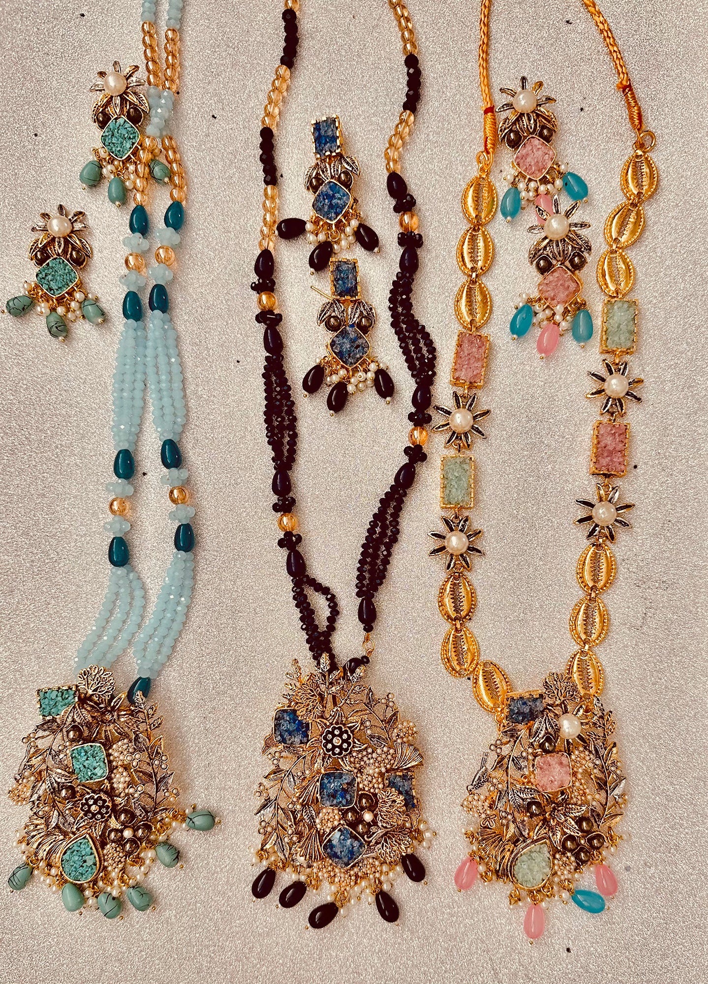 Crush stones jewelry pendant set